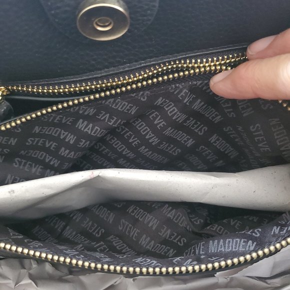 Steve Madden Black Bag w/Snakeskin Interior and Coin Purse - Picture 8 of 16